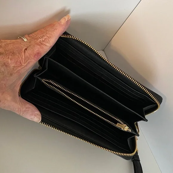 Coach Logo with Bee Print Wristlet Zip Around Accordion Style Wallet Like New - Picture 8 of 12